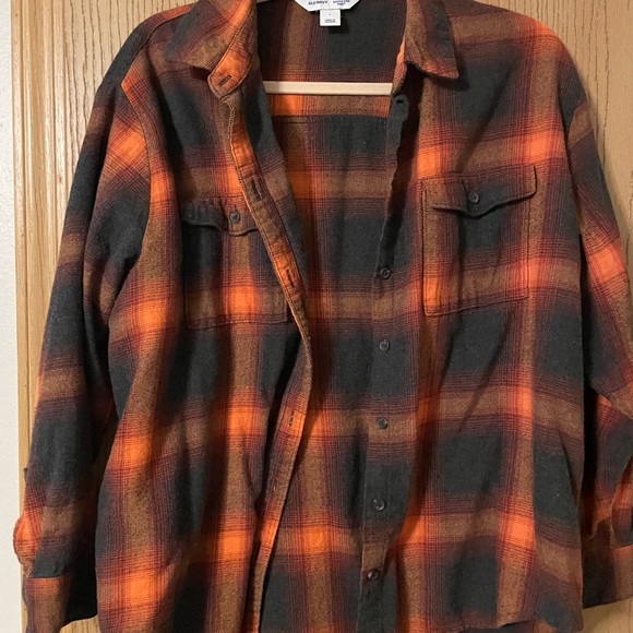 Old Navy Boyfriend Flannel- looks like Taylor Swift Evermore cover - Picture 2 of 2